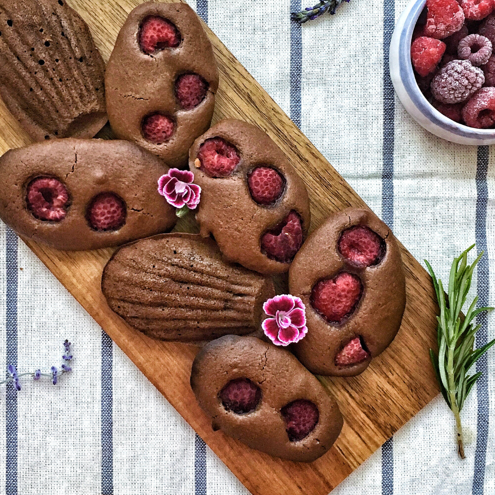 Savoureux dessert préparé avec des framboises Malling Promise bien mûres, apportant une touche fruitée et légèrement acidulée.
